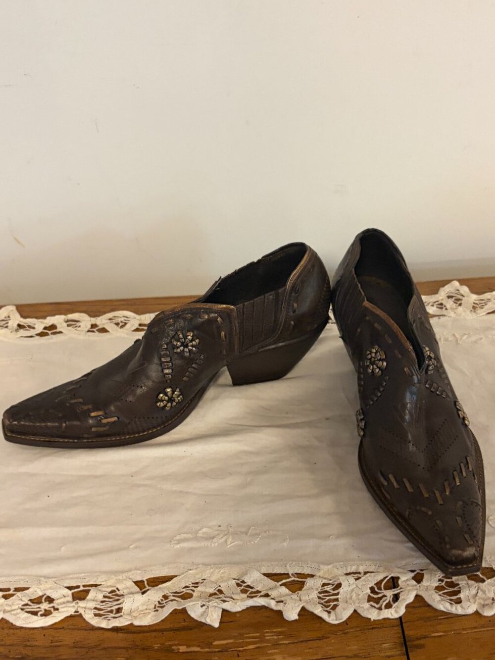 BCBGirls Women's Size 7.5 Leather Western Ankle Boot. Brown/Gold